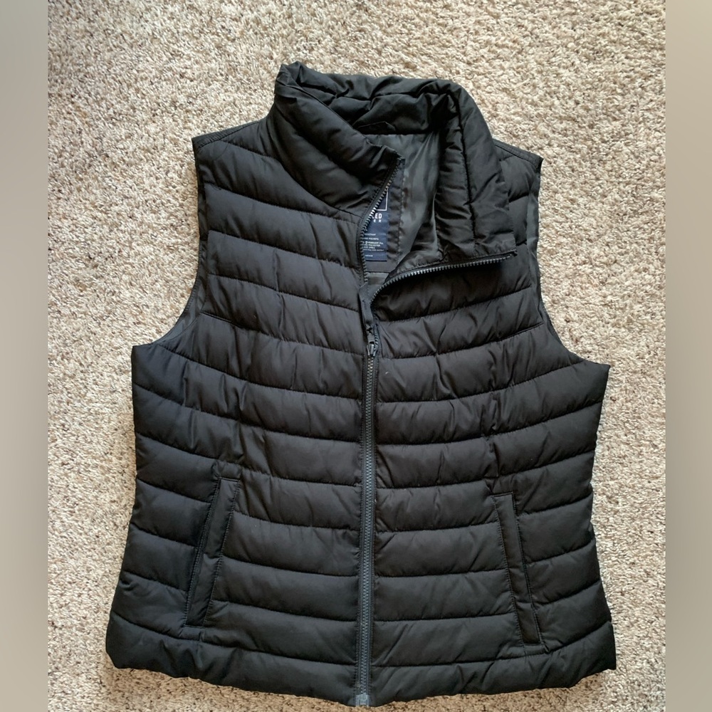 Black puffer size L Gap vest